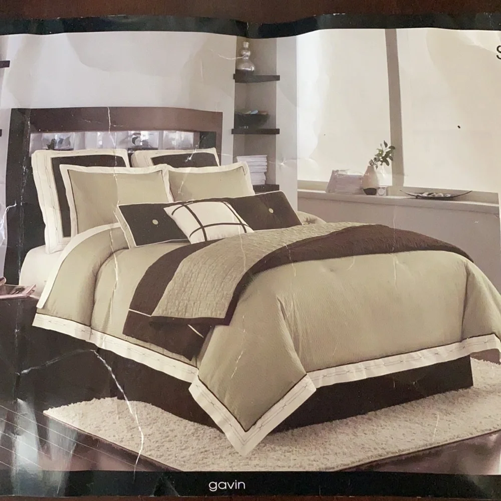 Studio Queen Comforter Set - Picture 4 of 5